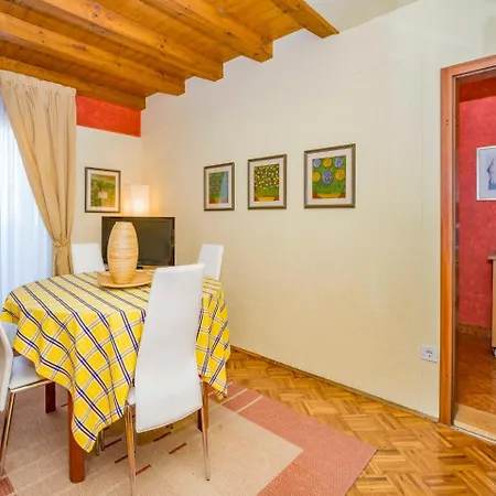 Rossella 1-4 * Ρόβινι